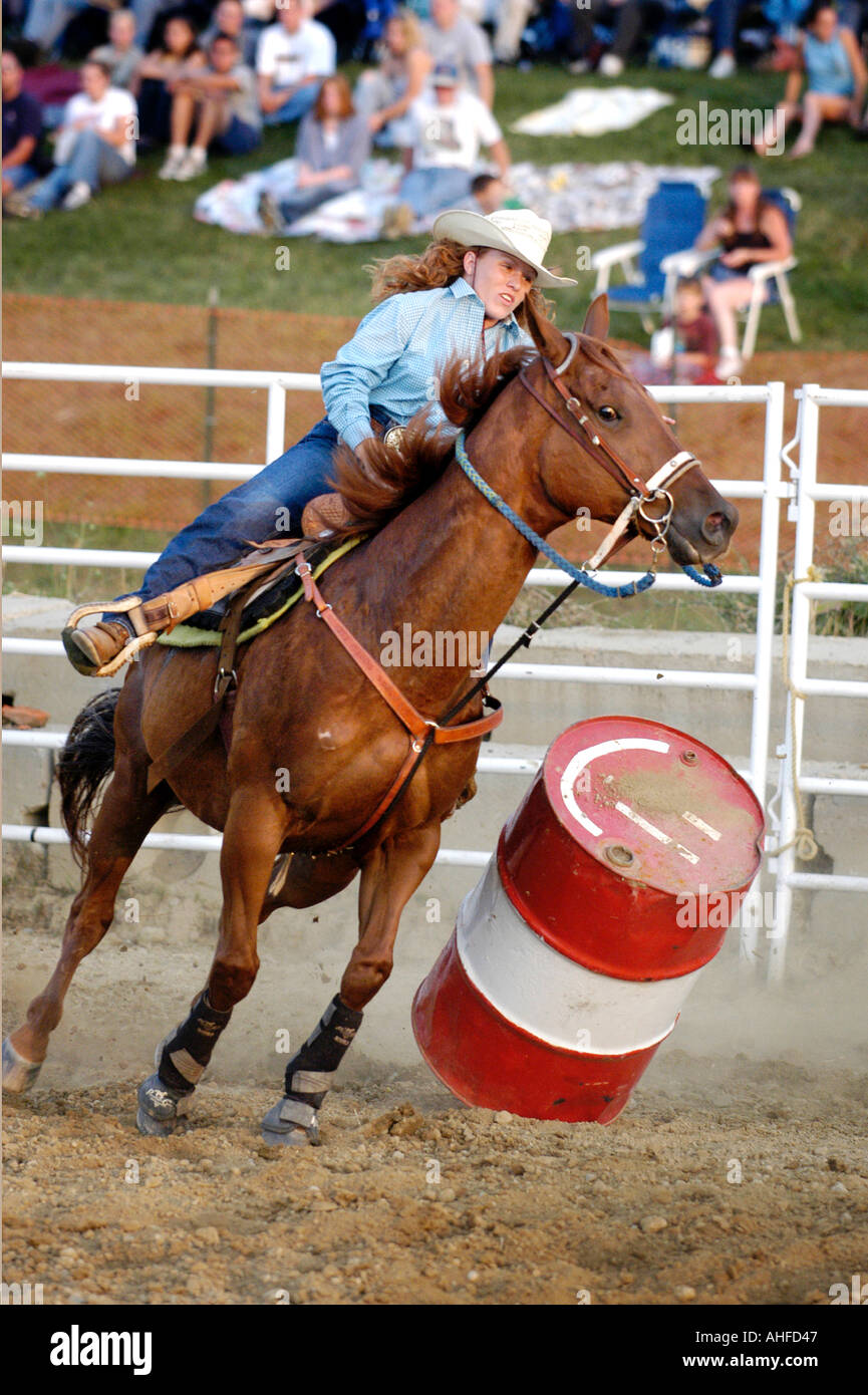 Femmine competere nel Rodeo canna la concorrenza Foto Stock