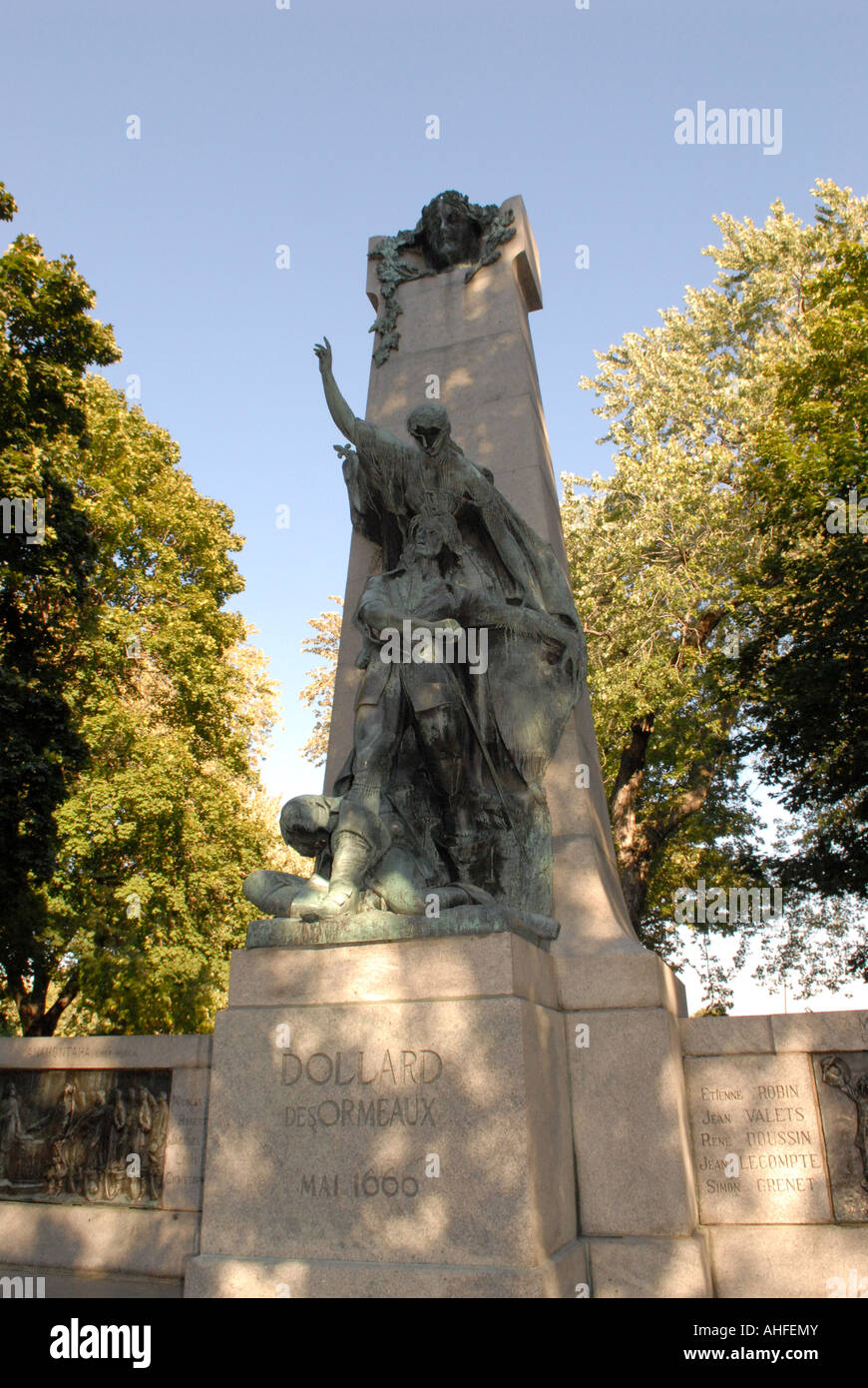 Dollard Des Ormeaux statua memoriale di guerra in Lafontaine park Montreal Foto Stock