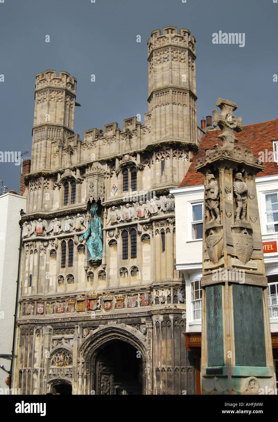 La Chiesa di Cristo Gateway, il Buttermarket, Canterbury, nel Kent, Inghilterra Foto Stock