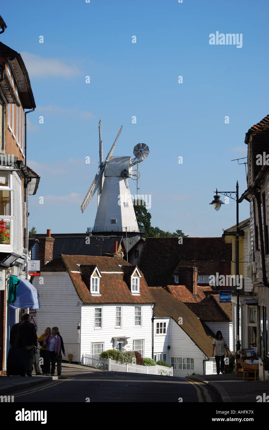 Vista del mulino a vento di unione da Stone Street, Cranbrook, Kent, England, Regno Unito Foto Stock