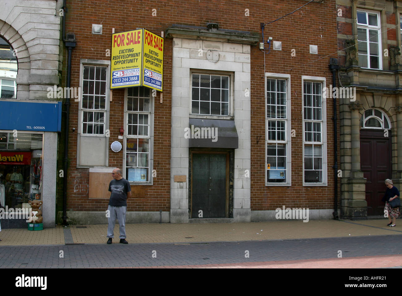 Grande vecchio edificio terrazzato che era stata una banca per la vendita e lo sviluppo di Bridlington Yorkshire del Nord Foto Stock