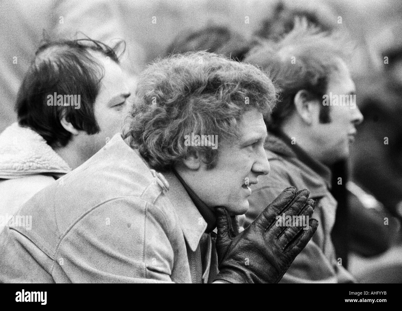Calcio, Regionalliga Ovest, 1973/1974, Lohrheide Stadium di Bochum-Wattenscheid, SG Wattenscheid 09 versus Sportfreunde Siegen 4:2, banco di coaching Wattenscheid, precedendo il coach Karl Heinz Feldkamp Foto Stock