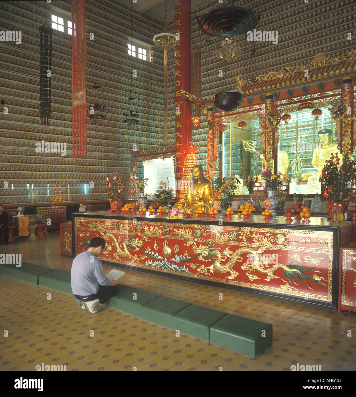 La devozione buddista a Ban Po Thar o il tempio di diecimila Buddas Foto Stock