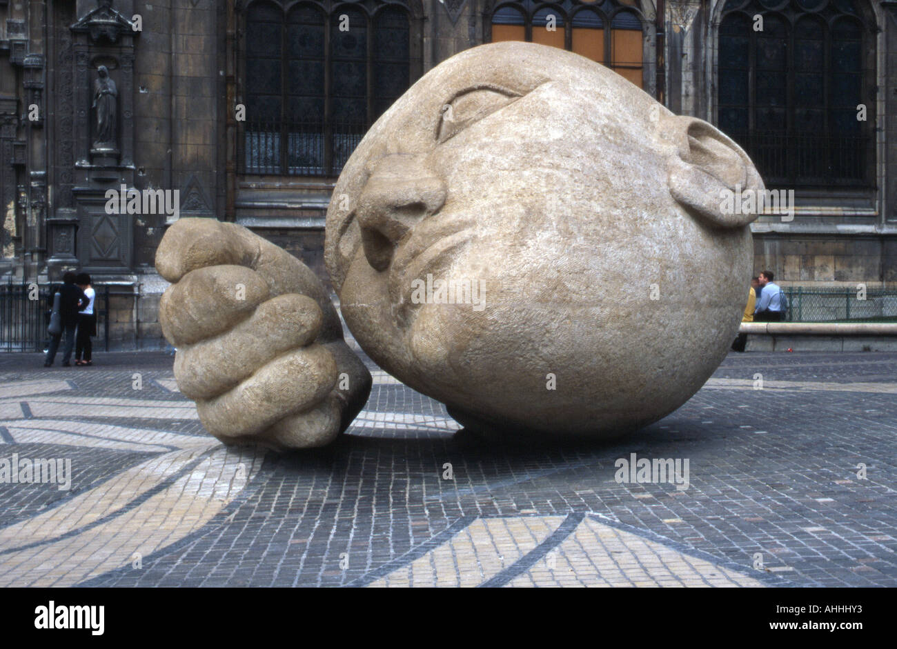 L'ecoute, statua di Henri de Miller, al di fuori di St Eustache, Parigi Foto Stock