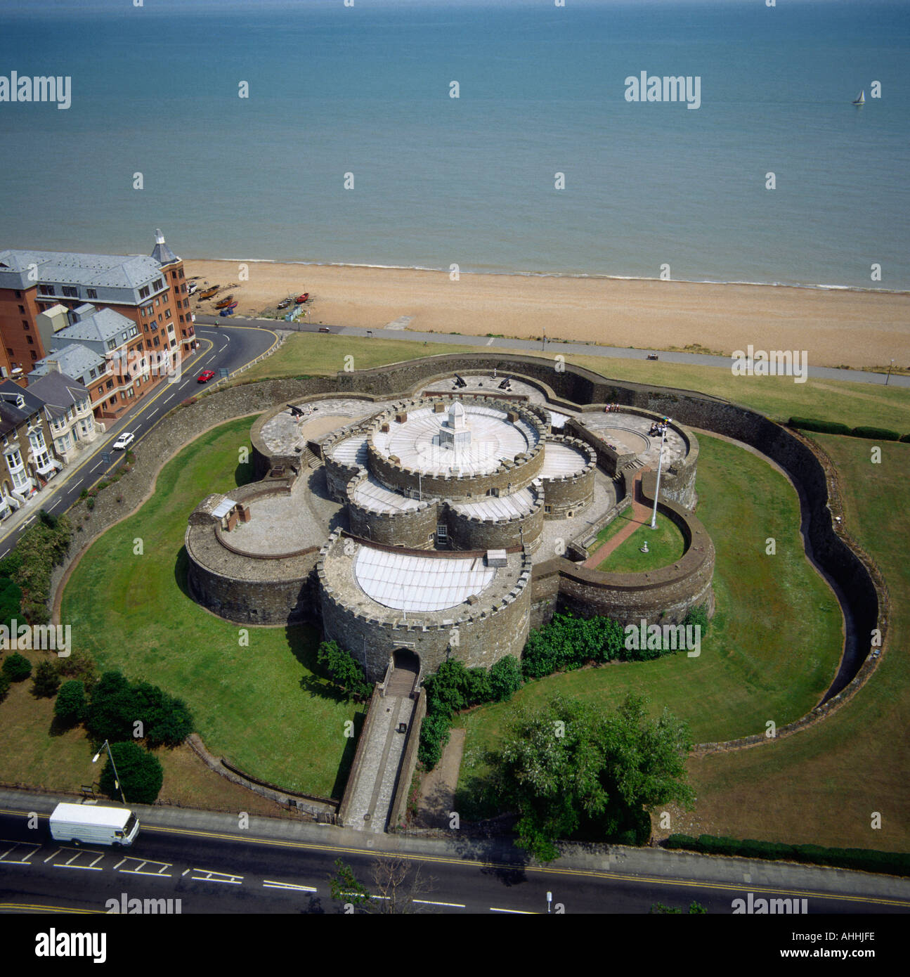 Il castello di trattativa un Henry VIII coastal Fort Kent REGNO UNITO vista aerea Foto Stock