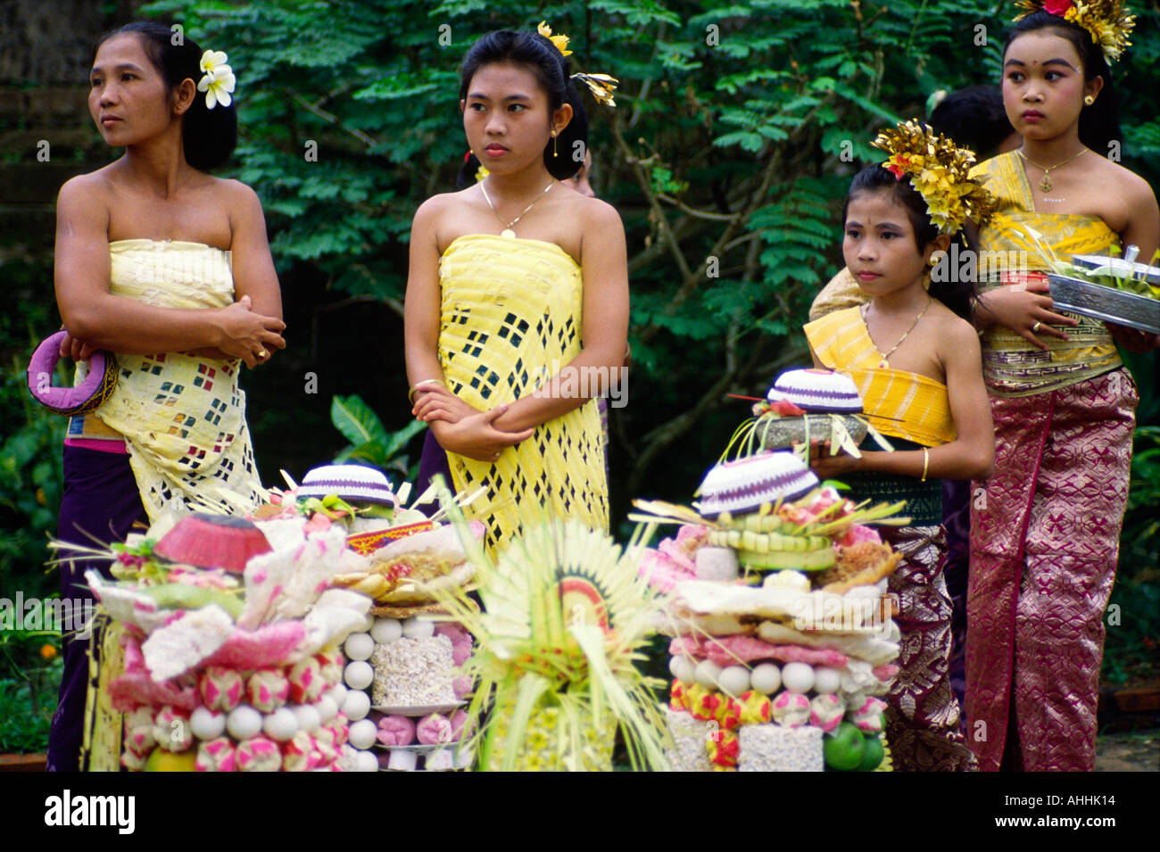 Generazioni Balinese al tempio festival Foto Stock