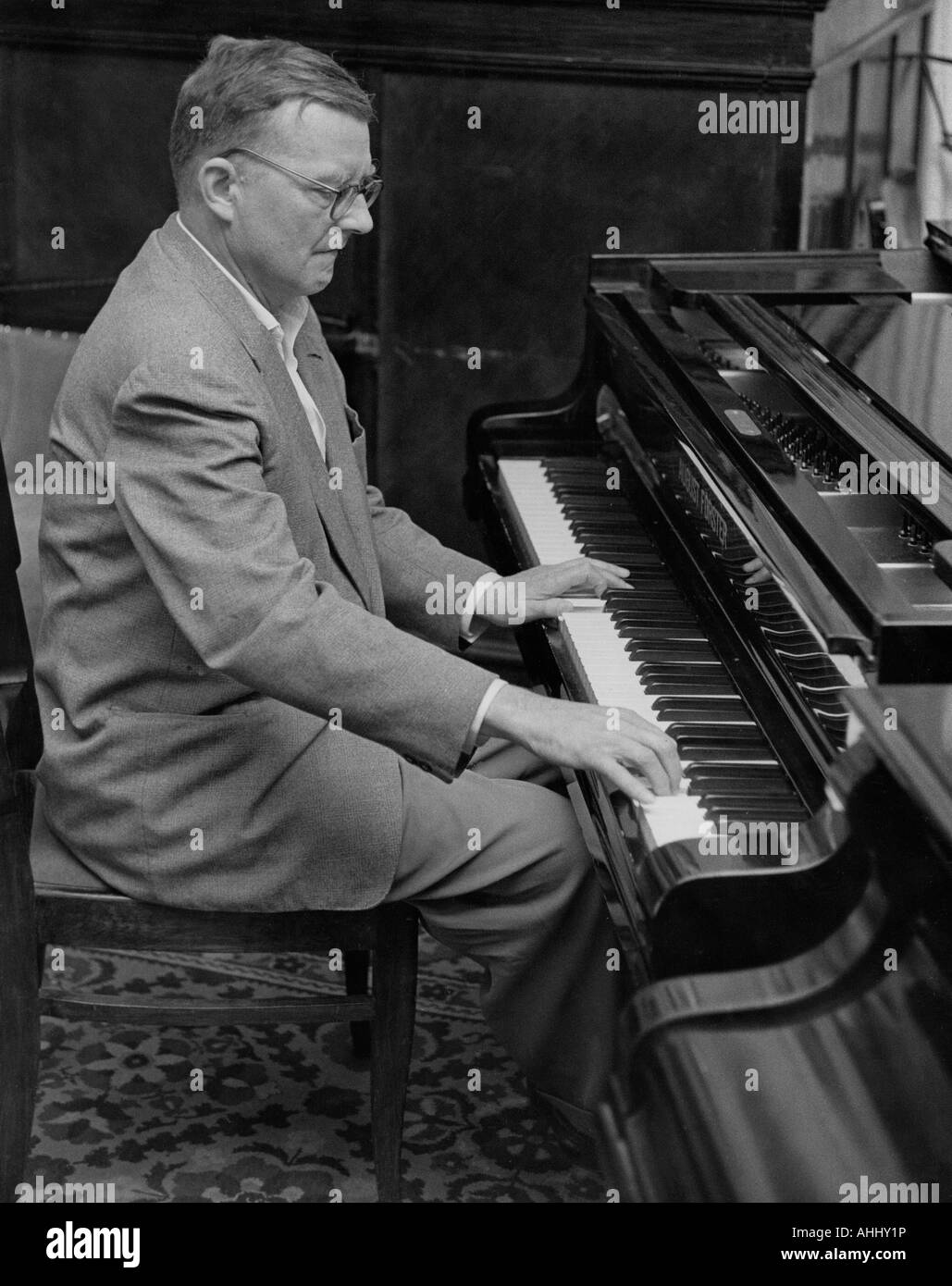DMITY SHOSTAKOVICH russo del compositore e pianista 1906 al 1975 qui circa 1955 Foto Stock