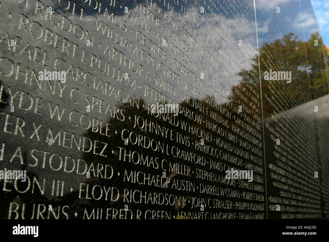 Incisioni di nomi di caduti presso il Memoriale dei Veterani del Vietnam sul Mall di Washington DC, Stati Uniti d'America Foto Stock