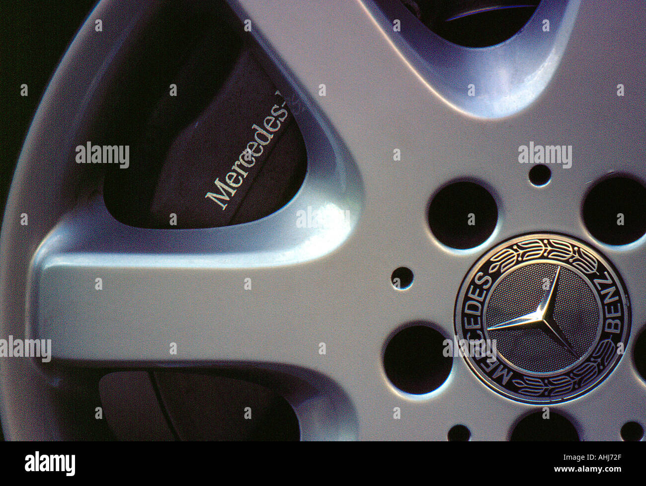 Rim e il logo di una Mercedes Benz Germania Europa. Foto di Willy Matheisl Foto Stock