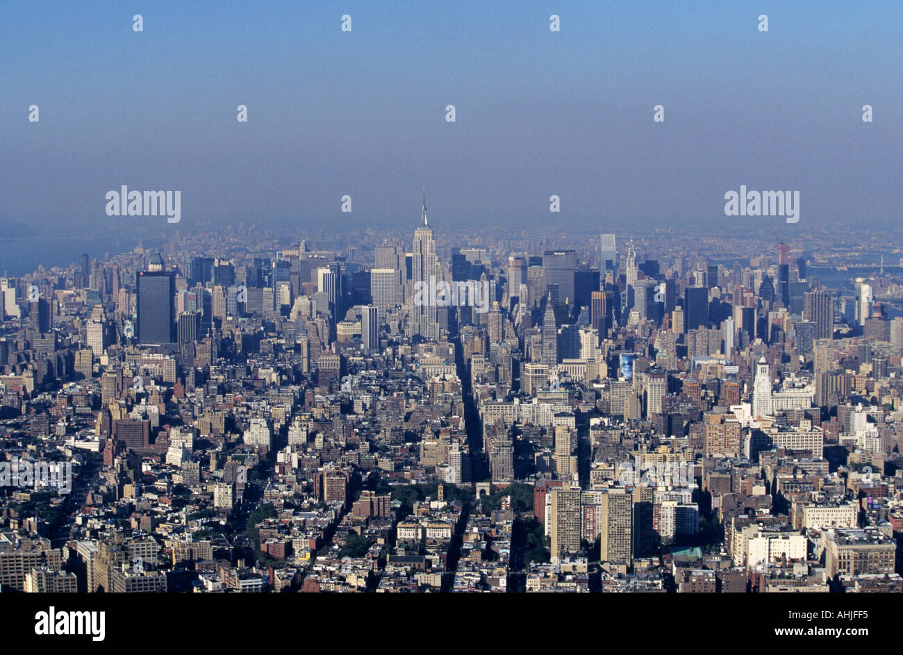 Skyline di Manhattan con Empire state, Chrysler e Met Life Buildings dal World Trade Center. New York, New York, Stati Uniti. Foto Stock
