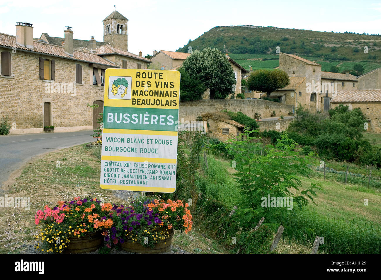 ROUTE DES VINS STRADA DEL VINO SEGNO BUISSIERES VILLAGGIO MACONNAIS BEAUJOLAIS PAESE DEL VINO SAONE E LOIRA BORGOGNA FRANCIA EUROPA Foto Stock