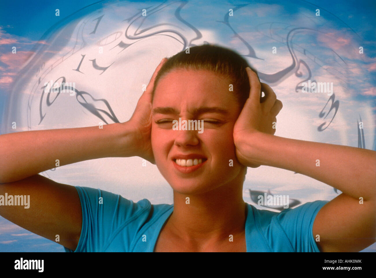 Ottimizzazione digitale simbolismo per il tinnito stress o ronzio nelle orecchie Foto Stock