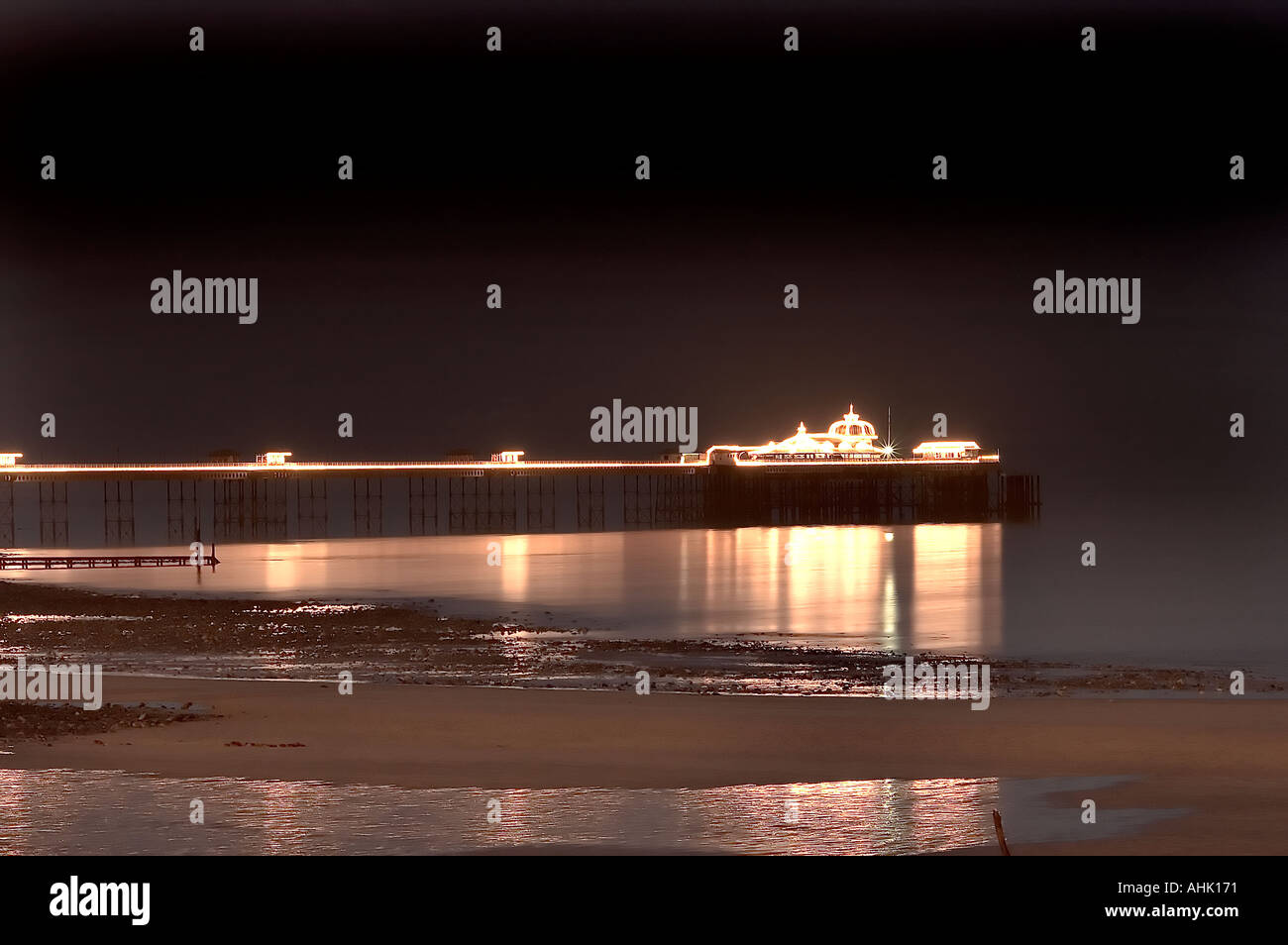 Il molo di notte LLandudno Foto Stock