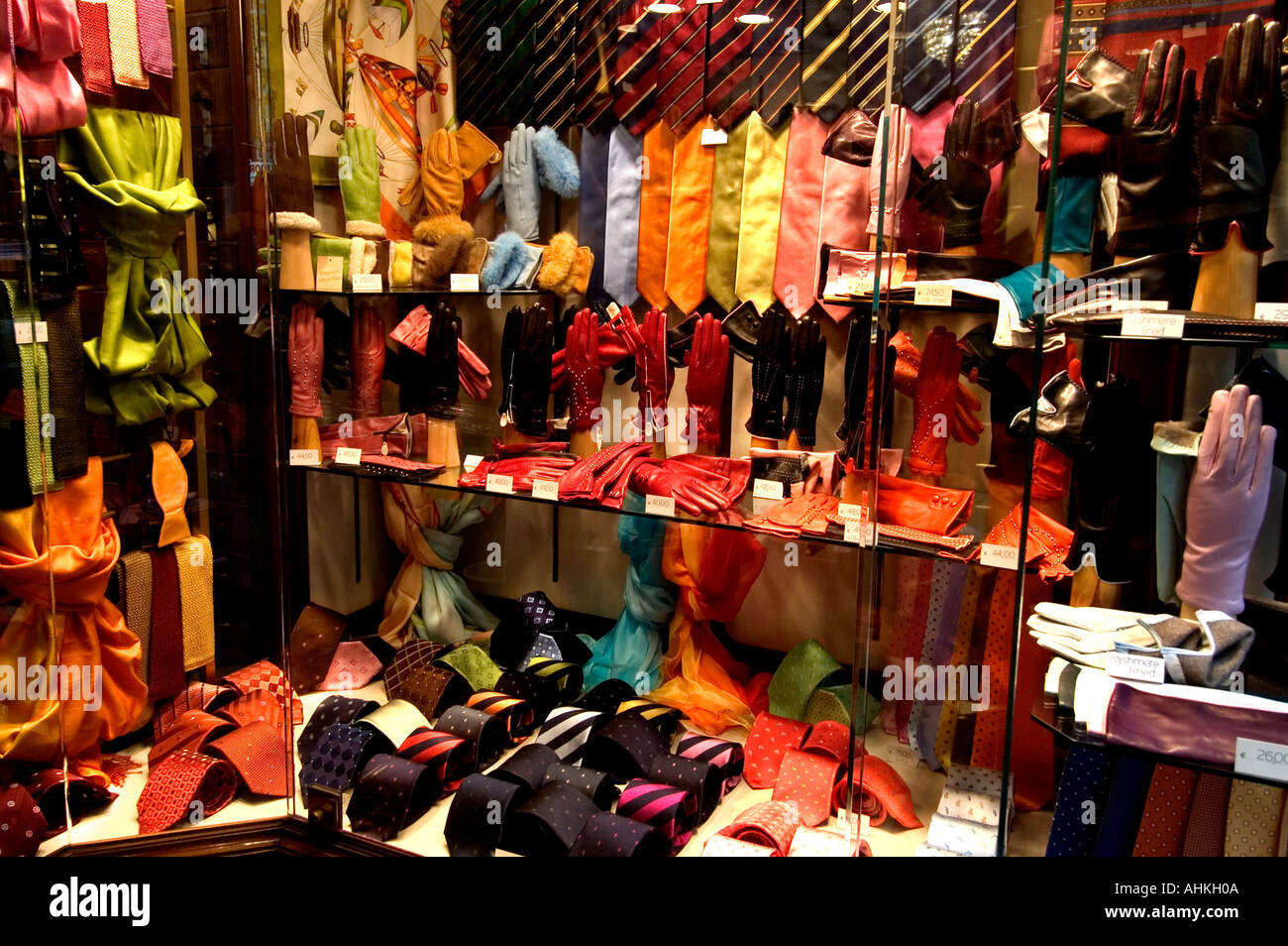 Roma Italia negozio italiano Cravatta Cravatta Cravatta cravatte Foto stock  - Alamy