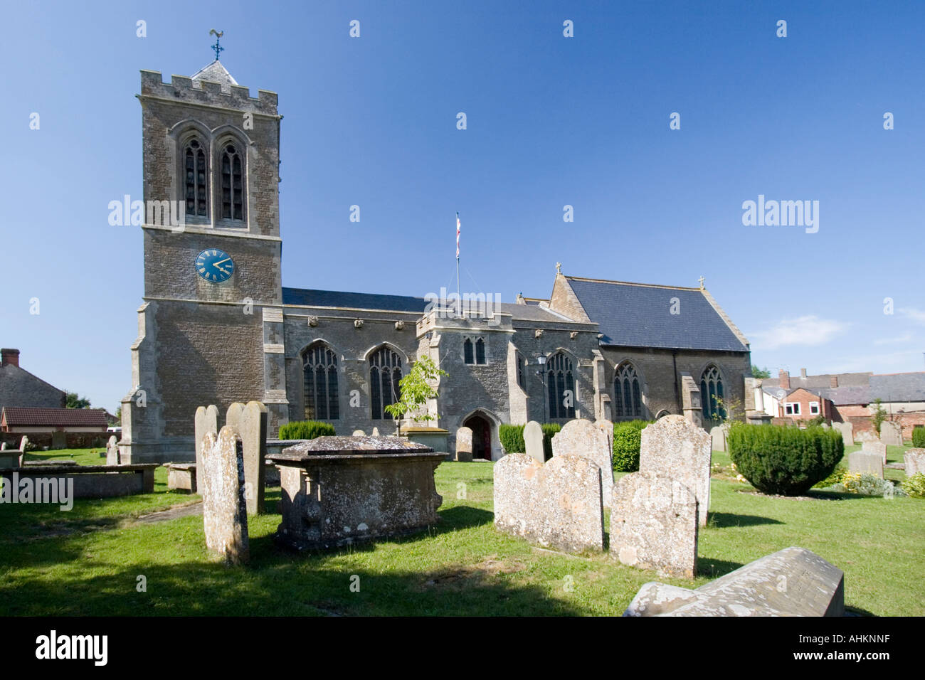 La chiesa e cimitero di Wootton Bassett Wiltshire Foto Stock