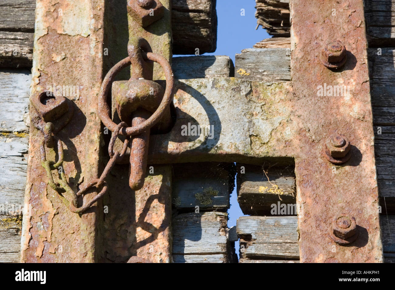 Rusty cerniere su conserve di carro ferroviario Foto Stock