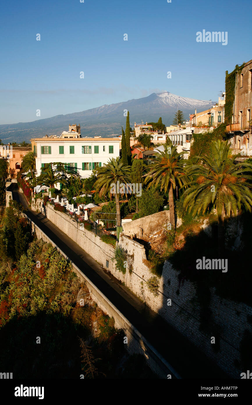 Vista su Taormina e il Monte Etna Sicilia Italia Foto Stock