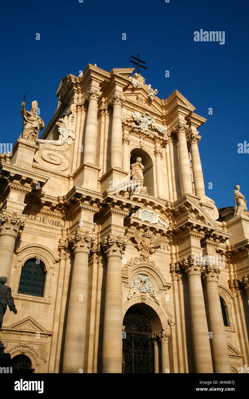 La Cattedrale in Piazza del Duomo di Siracusa Sicilia Foto Stock