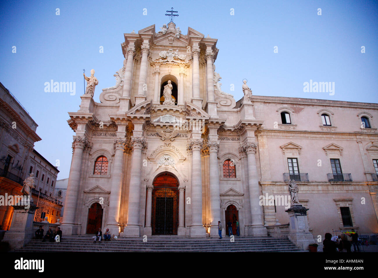 La Cattedrale in Piazza del Duomo di Siracusa Sicilia Foto Stock