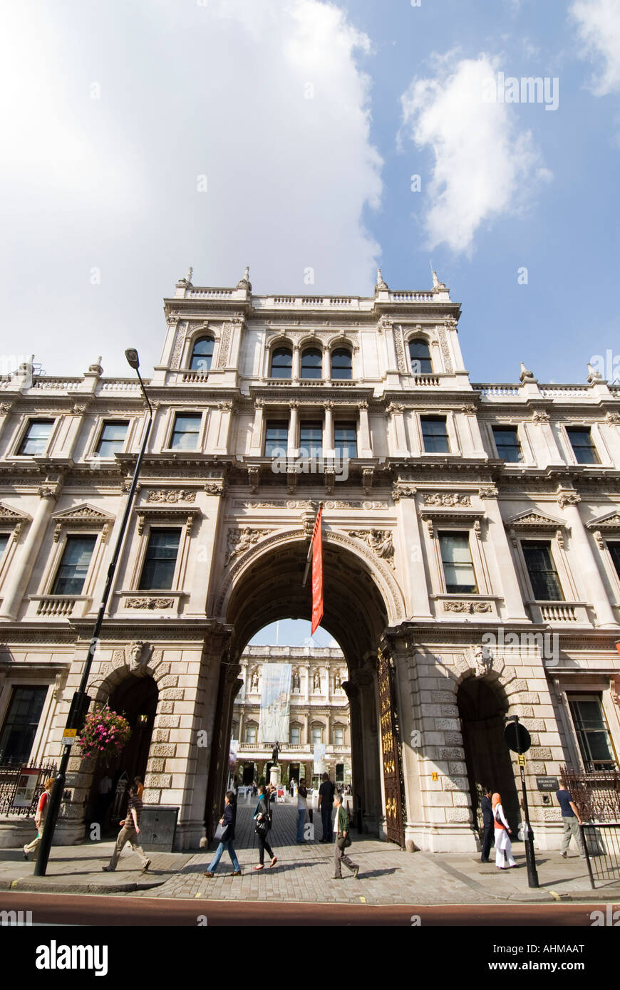 Ingresso alla Royal Academy of Arts Burlington House sulla Piccadilly a Londra REGNO UNITO Foto Stock