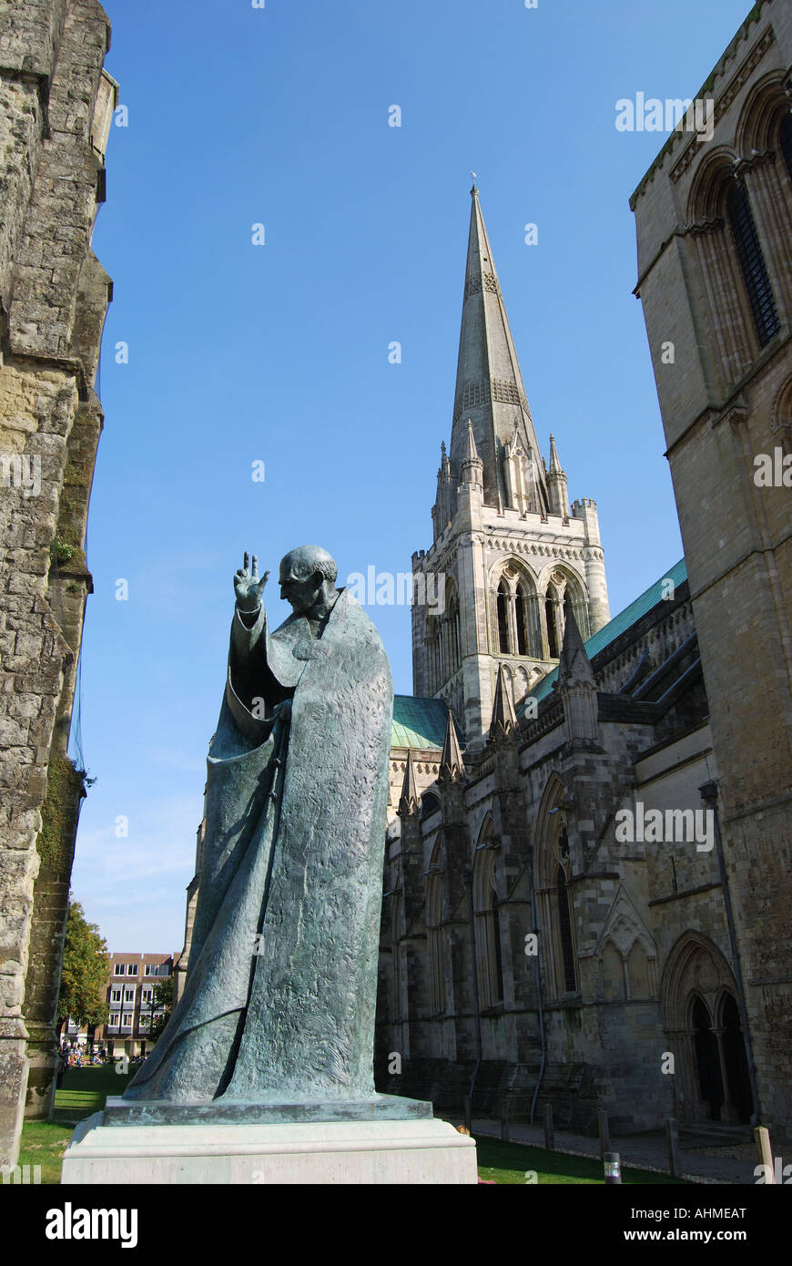 Chichester Cathedral mostra St.Richard della statua, Chichester, West Sussex, in Inghilterra, Regno Unito Foto Stock