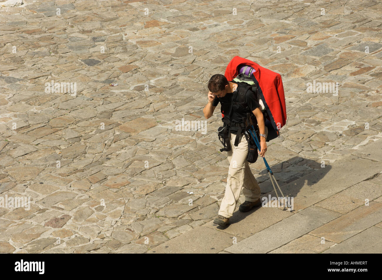 Pellegrino a piedi backpacker Santiago de Compostela Galizia Spagna Foto Stock