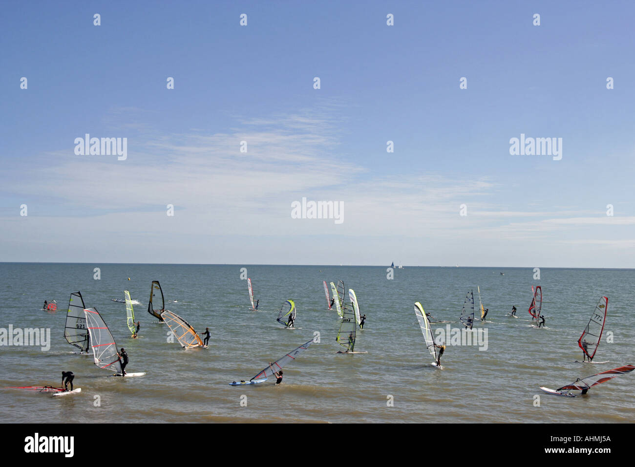 Windsurf Windsurf scuola il Hampshire Coast Inghilterra REGNO UNITO Foto Stock