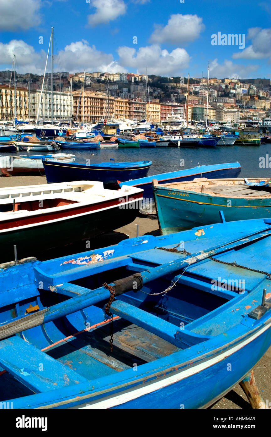 Mergellina Baia di Napoli Italia Campania port harbour barca Via Caracciolo Riviera di Chiaia lungomare Foto Stock