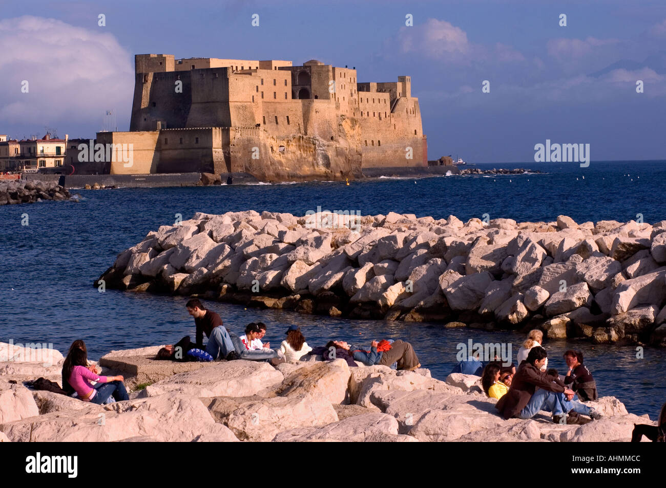 Il castello di Mergellina Castel dell Ovo Golfo di Napoli in Italia Campania Mediterraneo Via Caracciolo Riviera di Chiaia Foto Stock