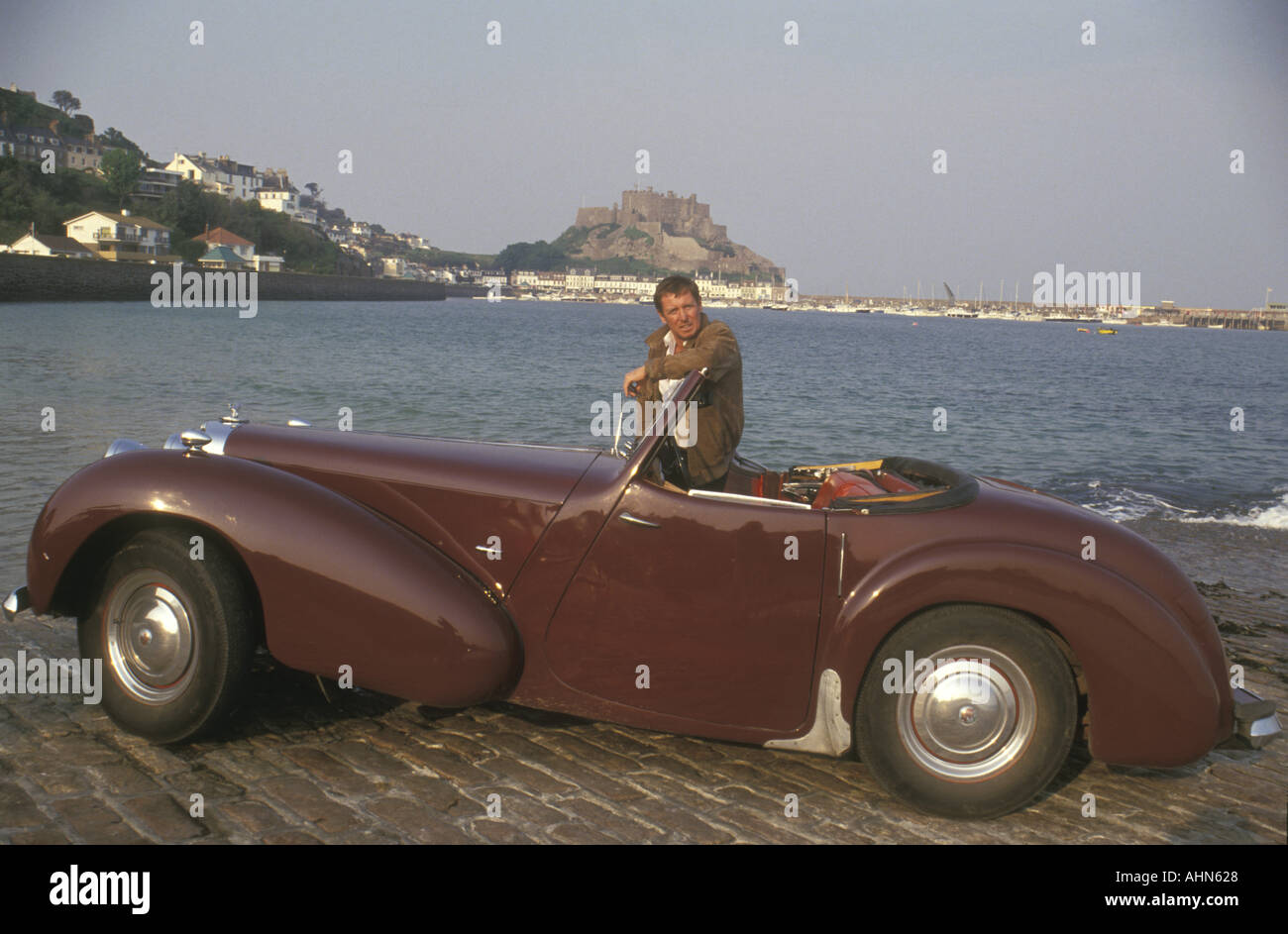 Giovanni di ortiche come Bergerac hit BBC TV serie detective Foto Stock