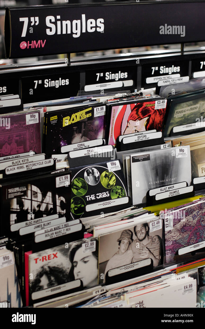 Sette pollici singles forsale in HMV a Londra, in Oxford Street Foto Stock