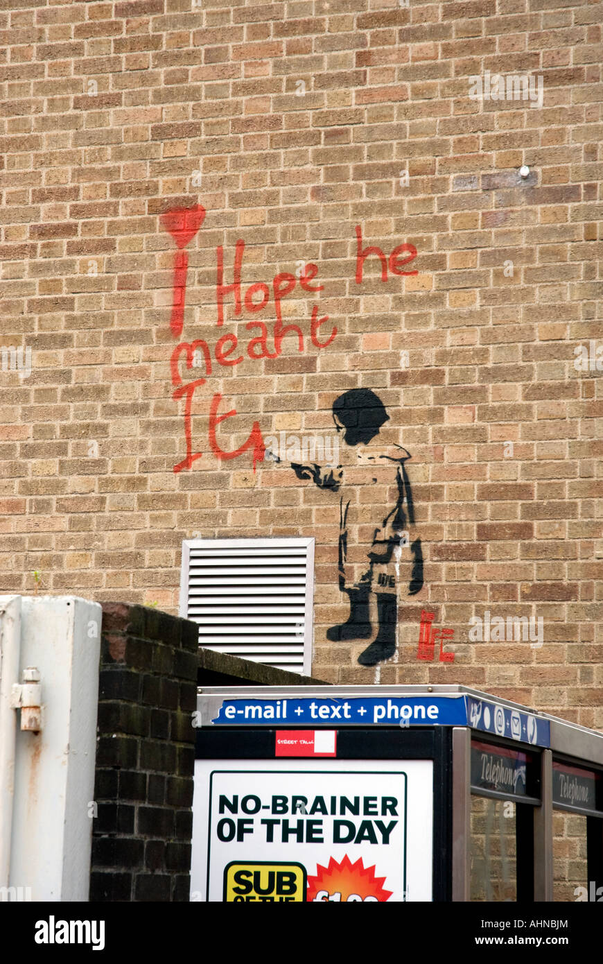 Graffitti "spero che egli intende esso' sulla parete in Norwich centro città Foto Stock