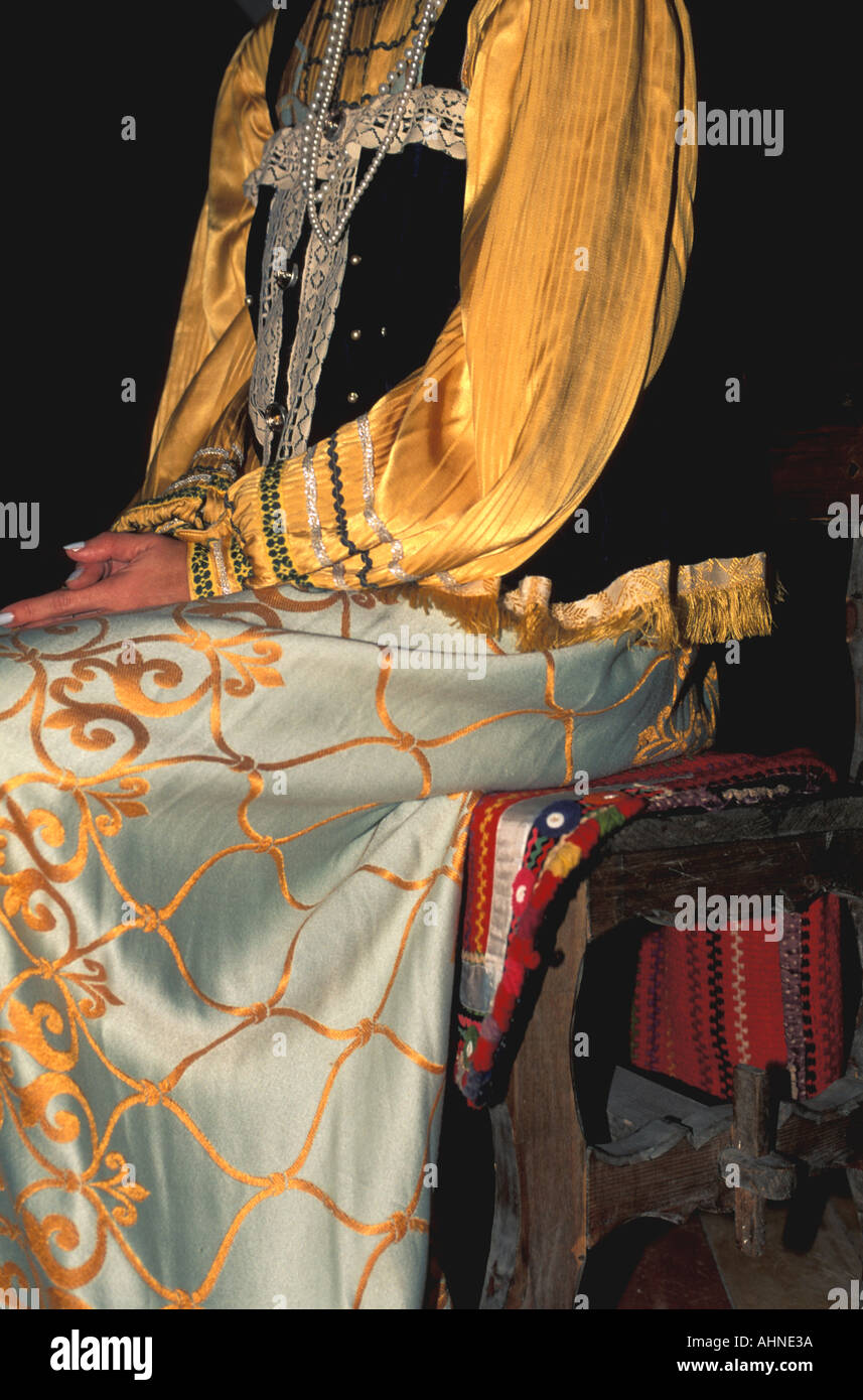 Mosca Russia donna russa indossando il tradizionale abito da sposa Foto Stock