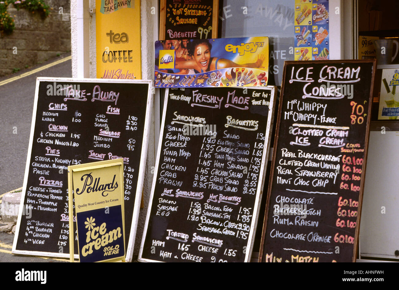 Regno Unito Isola di Wight Ventnor beachside snack segni Foto Stock