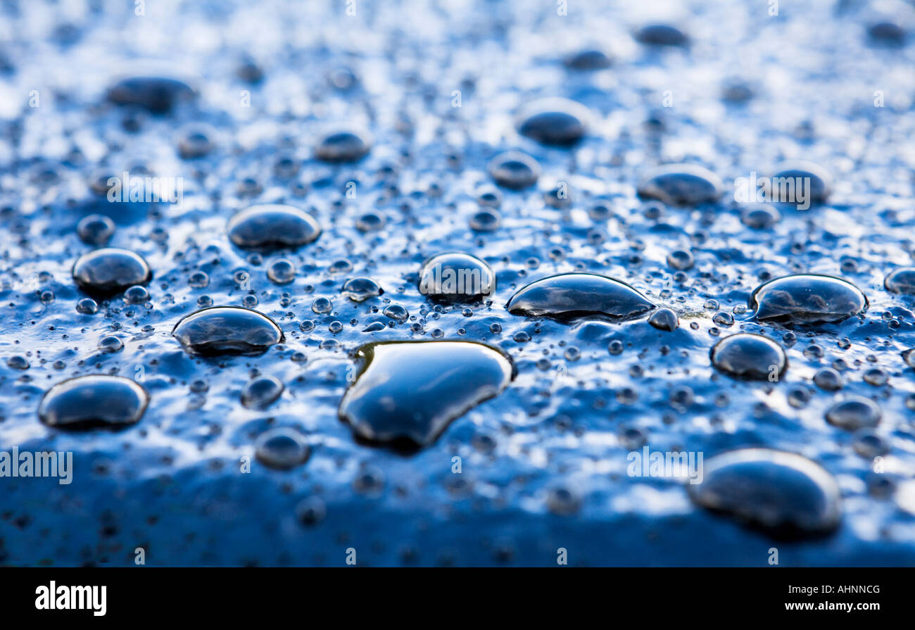 Bitume può essere usato per acqua-prova tetti piani. Foto Stock