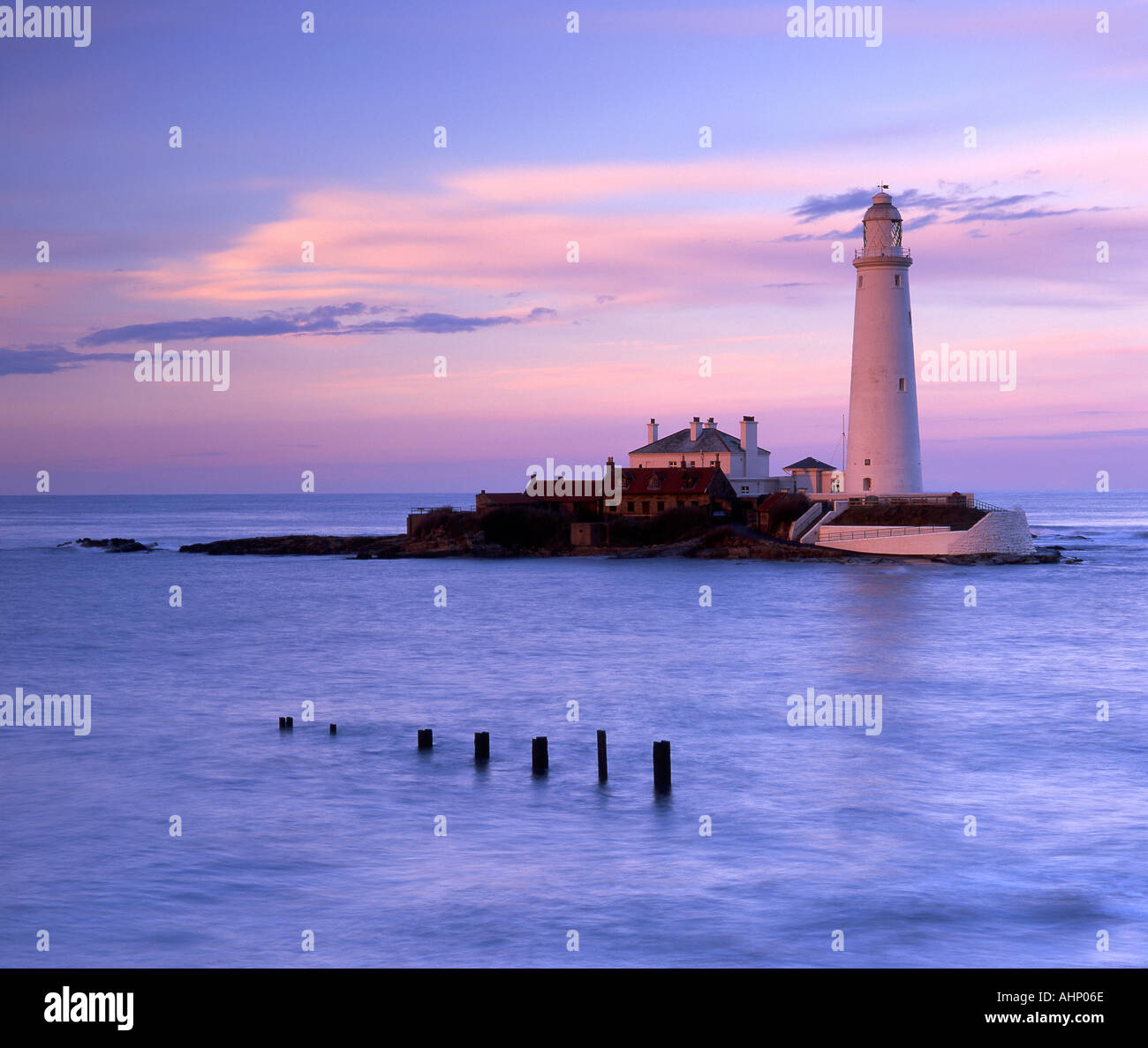 Faro di St Mary al tramonto, Vicino Whitley Bay, Tyne and Wear, Inghilterra, Regno Unito Foto Stock