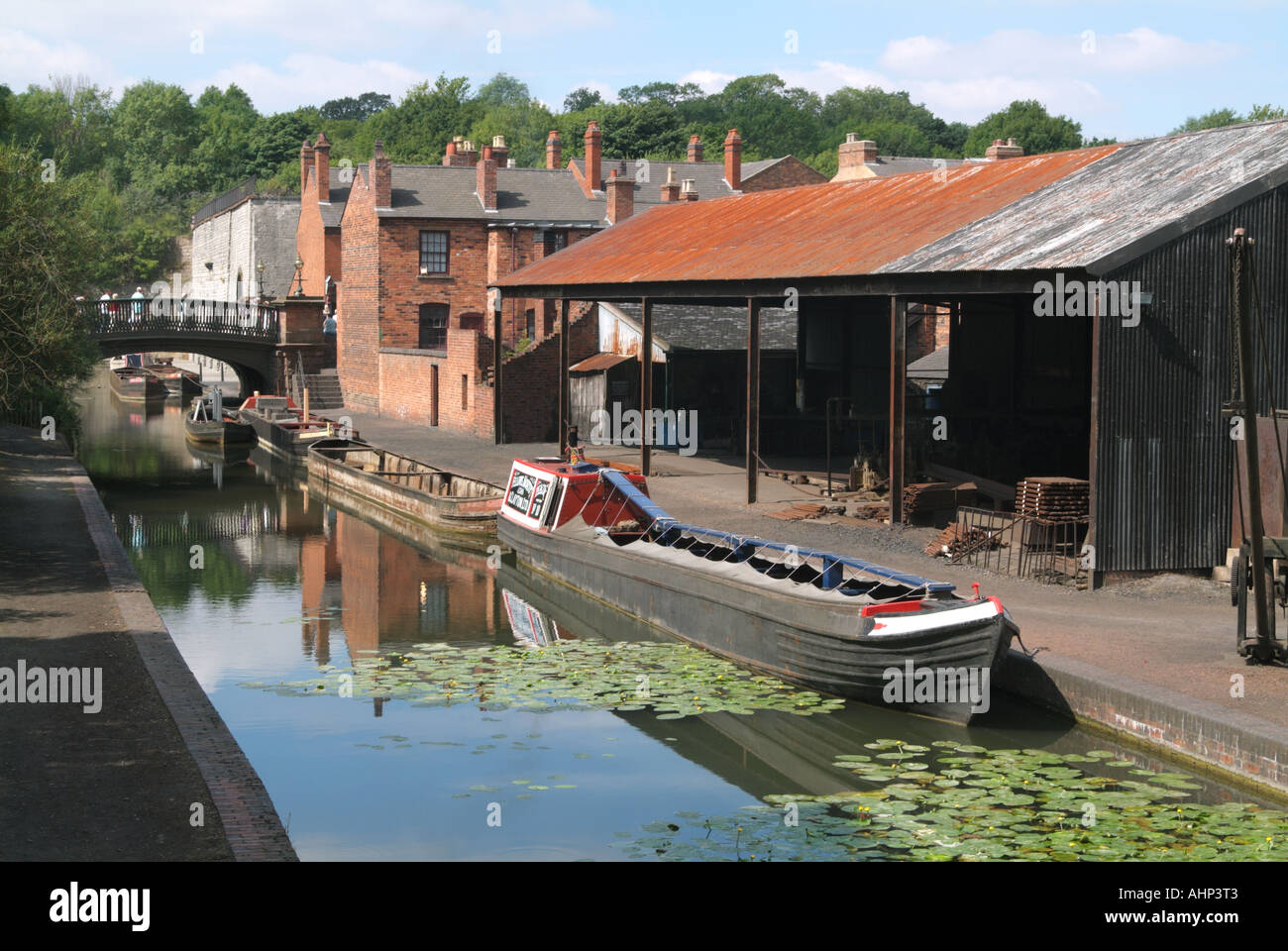 Lavoro commerciale NARROWBOAT E LAMINATOIO. BLACK Country Museum. WEST MIDLANDS. In Inghilterra. Regno Unito Foto Stock