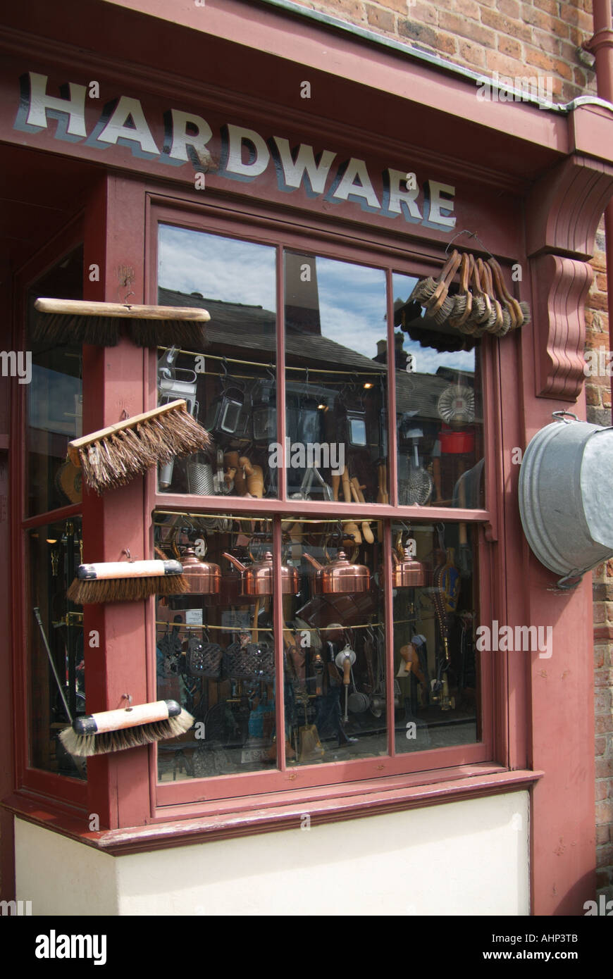 HARDWARE SHOP. CIRCA 1900. BLACK Country Museum. DUDLEY. WEST MIDLANDS. In Inghilterra. Regno Unito Foto Stock