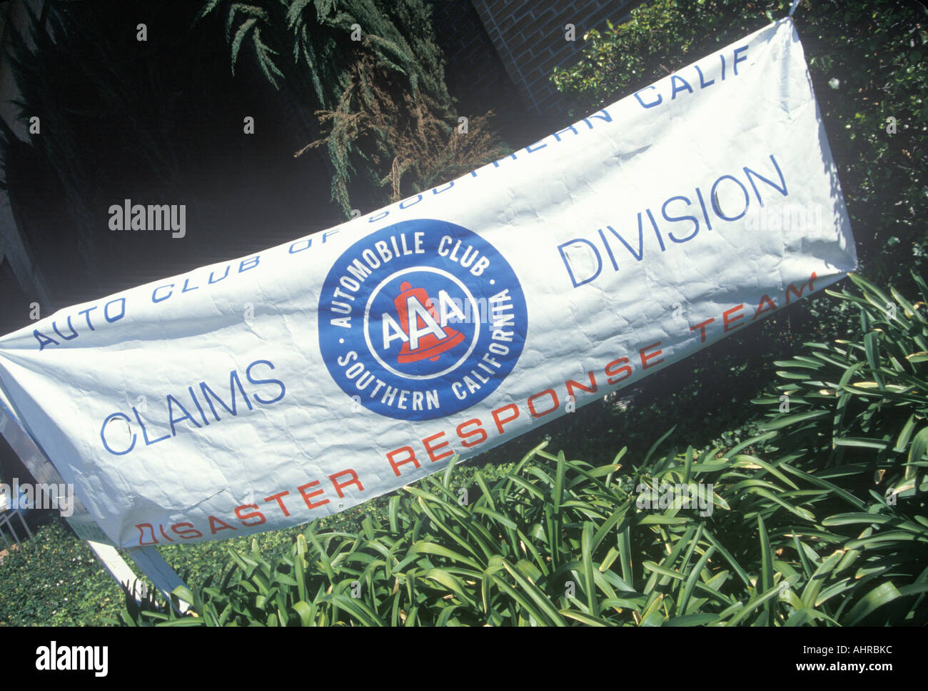 Banner individuare la posizione dell'AAA Disaster Response Team di assicurazione di elaborazione precedenti dopo il Los Angeles terremoto Foto Stock