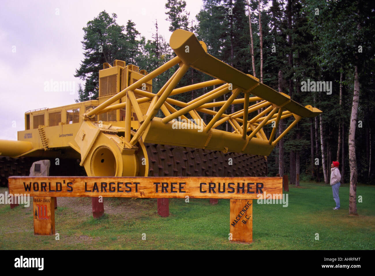 Il più grande del mondo frantumatore ad albero - Le Tourneau G175 - Mackenzie British Columbia settentrionale del Canada Foto Stock