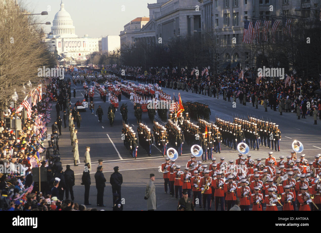 Parata inaugurale verso il basso Pennsylvania Avenue su Bill Clinton s Inaugurazione Giorno 20 Gennaio 1993 a Washington DC Foto Stock