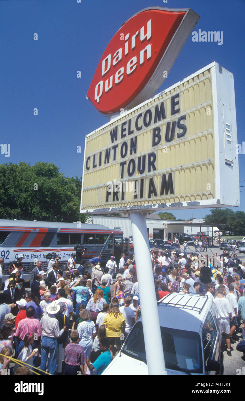 Il governatore Bill Clinton e il senatore Al Gore sul 1992 campagna Buscapade tour in Hubbard Texas Foto Stock
