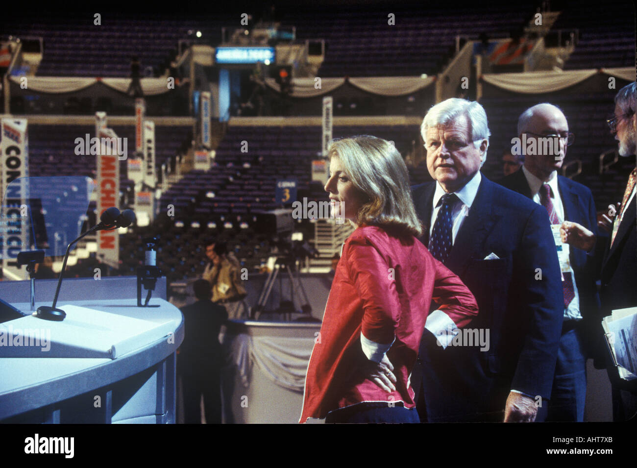 Il senatore Ted Kennedy e Caroline Kennedy al 2000 Convenzione Democratica al Staples Center di Los Angeles CA Foto Stock