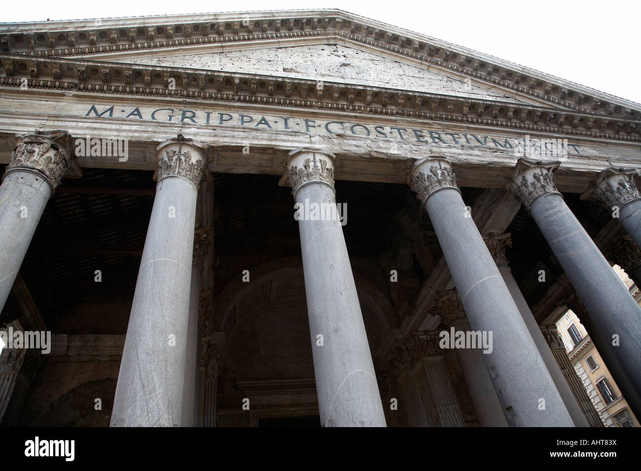 Corinzi supporto colonne del portico e la facciata del frontone del Pantheon Roma Lazio Italia Foto Stock