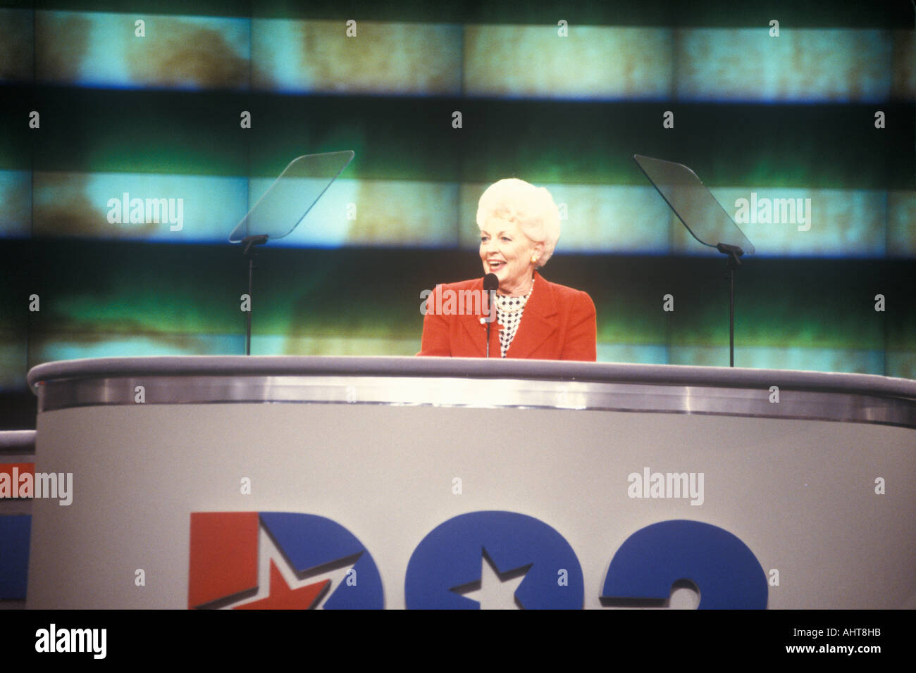 Ex governatore del Texas Ann Richards folla gli indirizzi nel 1992 alla Convenzione Nazionale Democratica al Madison Square Garden di New York Foto Stock