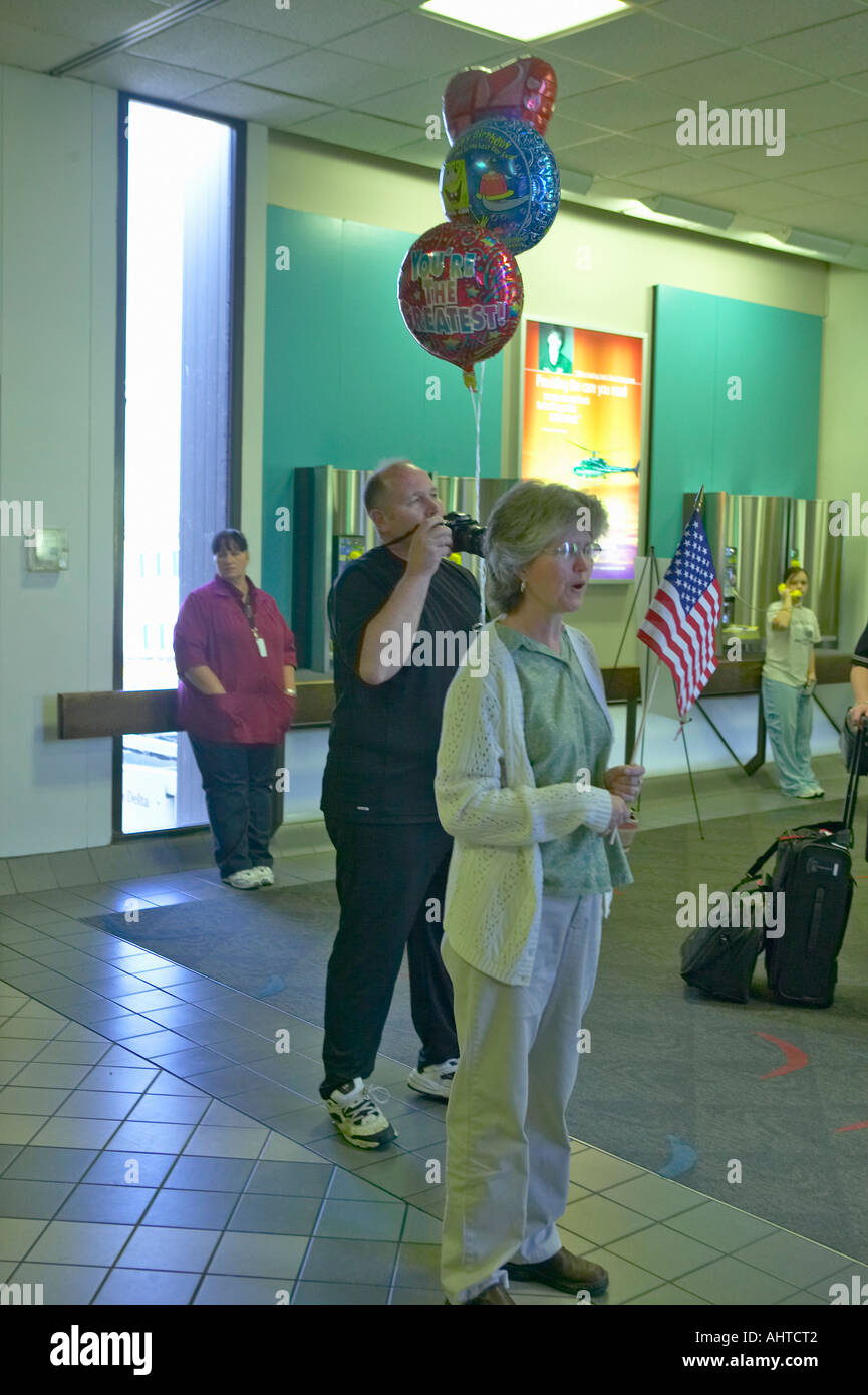 Soldati americani tornando a casa dalla guerra in Iraq al Tucson Airport 2004 Tucson in Arizona Foto Stock