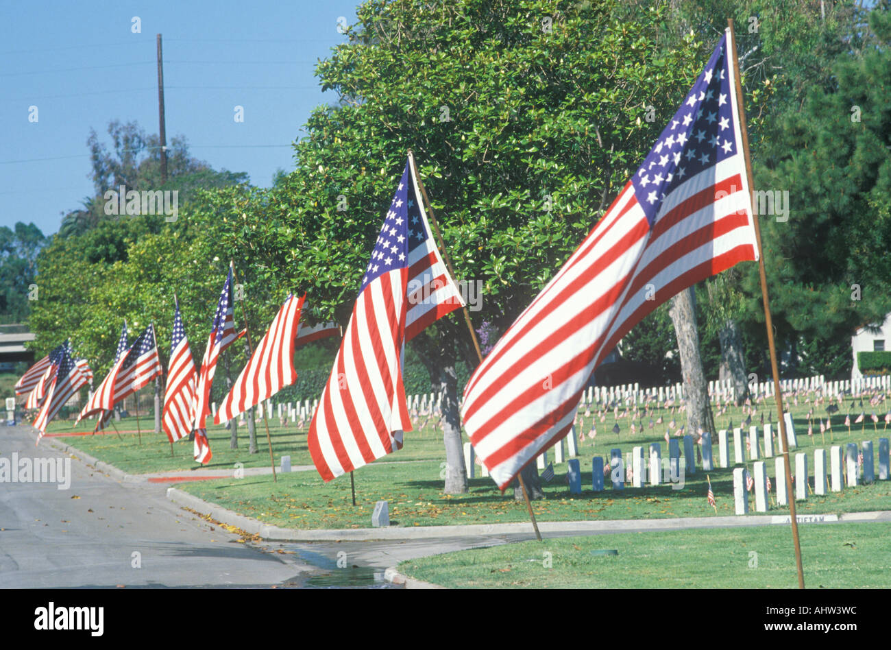 Bandierine americane di Los Angeles il Cimitero Nazionale California Foto Stock