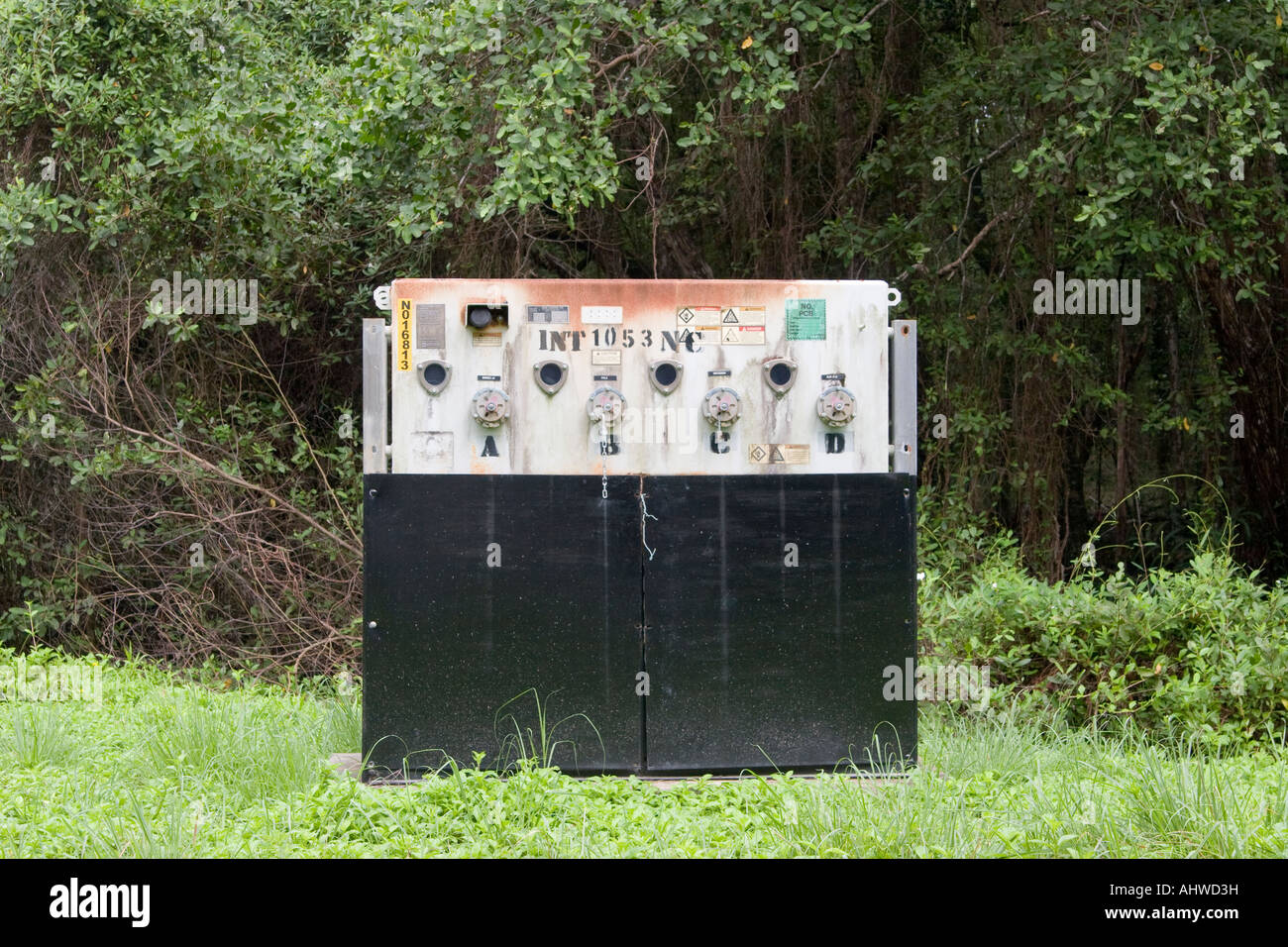 Un vecchio dispositivo di potenza si trova in Parque Nacional Chagres Colon Panama Foto Stock