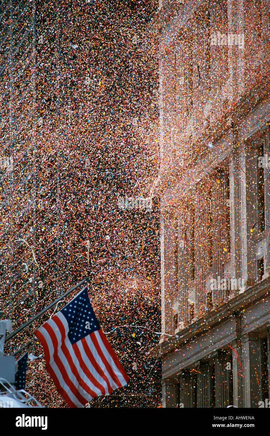 Si tratta di un colpo di coriandoli e Ticker tape cadere come neve al Ticker tape Parade per la tempesta del deserto vittoria un americano Foto Stock