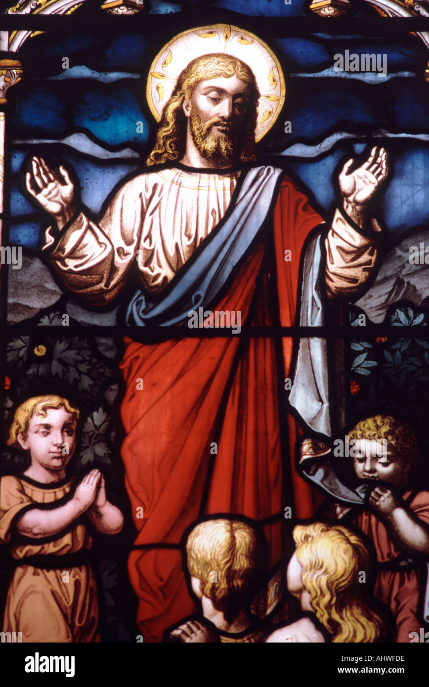 Finestra di vetro colorato che mostra Gesù Cristo in tutti i santi della Chiesa Parrocchiale di Leamington Spa Warwickshire England Regno Unito Foto Stock